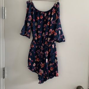 Hollister floral romper Sz medium